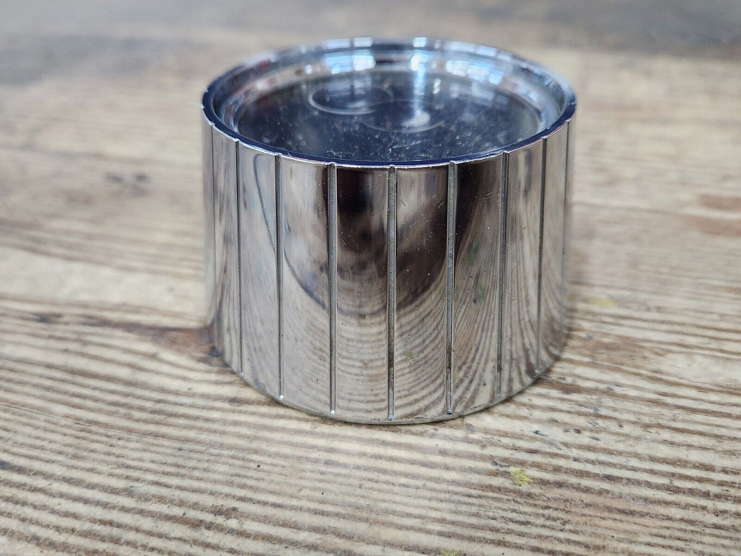 1963 1964 CHRYSLER NEWPORT 300 STEERING WHEEL HORN BUTTON CENTER CAP EMBLEM OEM