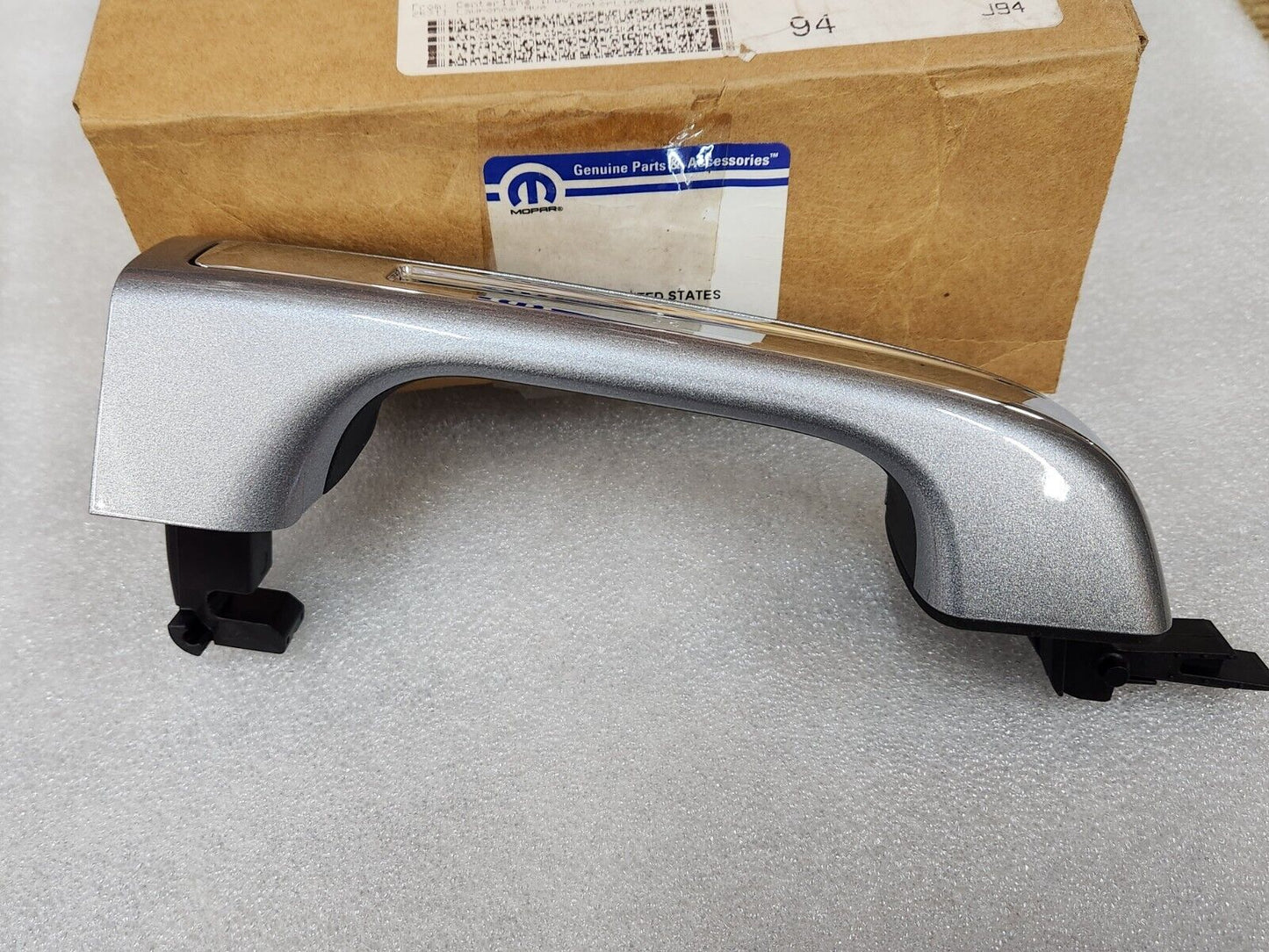 NEW MOPAR 19-23 RAM 1500 SILVER EXTERIOR DOOR HANDLE RIGHT OR LEFT 6CV441SCAC