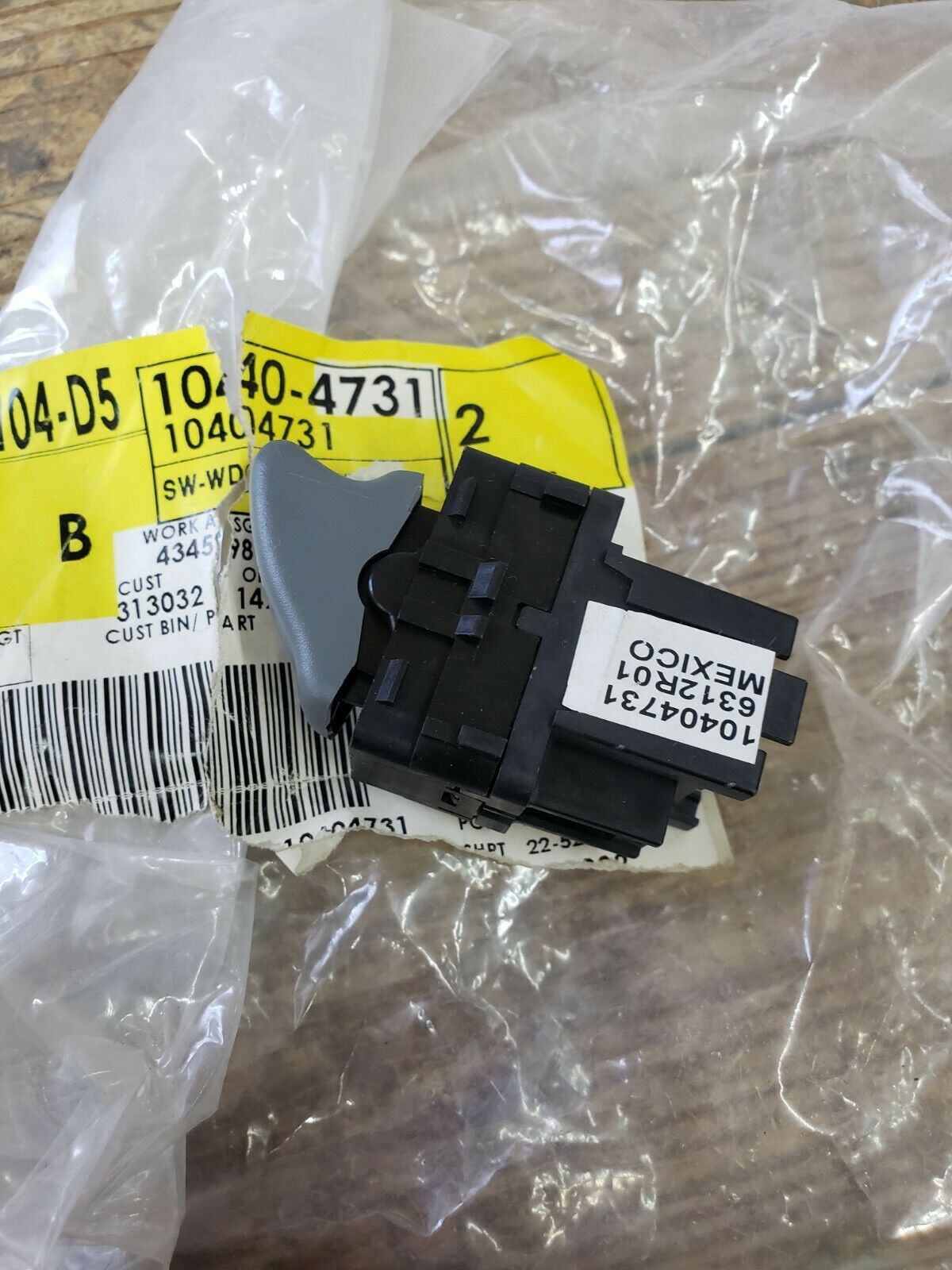 NOS NEW GM Power Door Window Switch 1997-99 Montana Trans Sport Venture 10404731