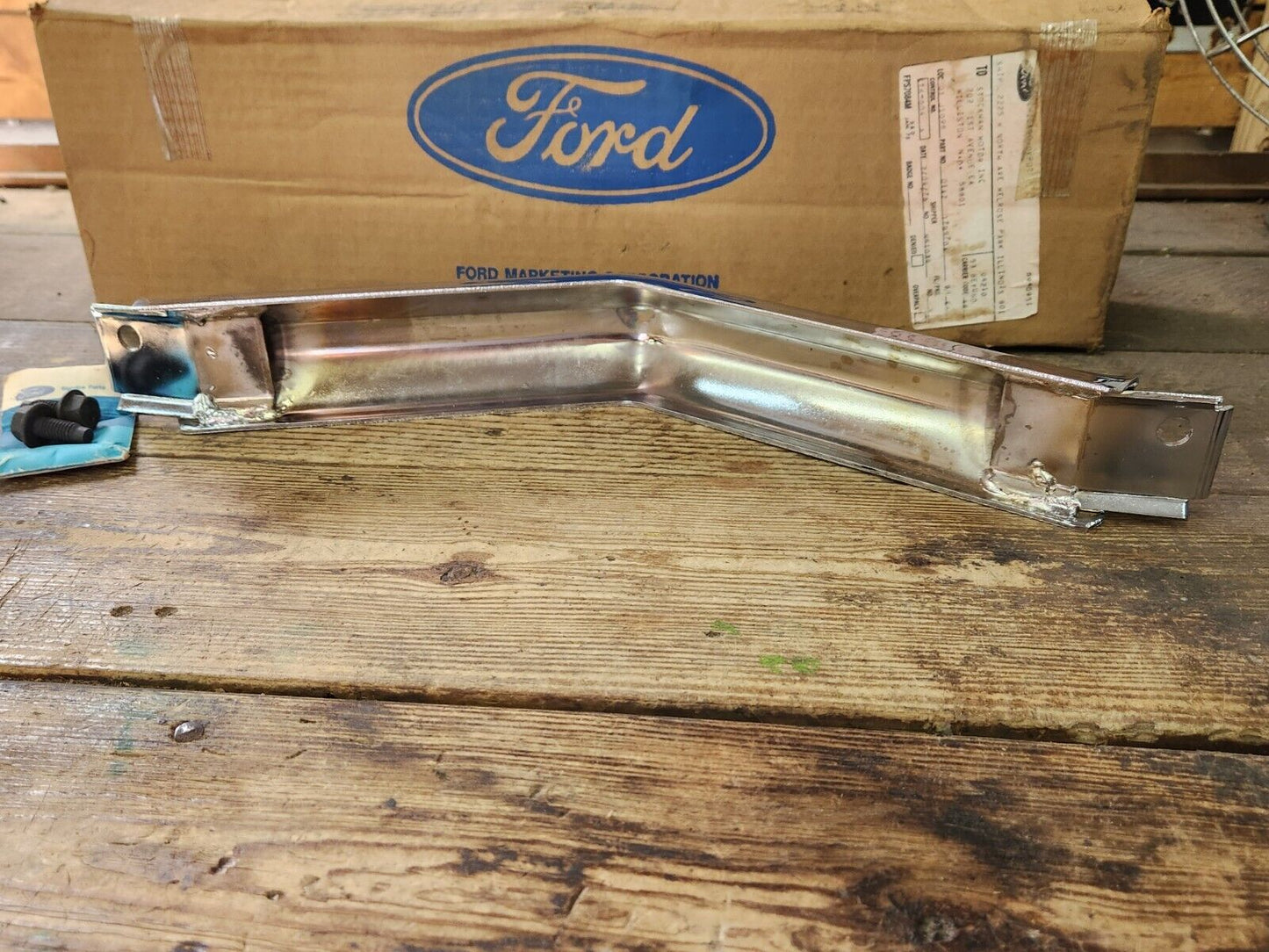 NOS 1971 FORD GALAXIE LTD CUSTOM 500 COUNTRY SQUIRE FRONT CENTER BUMPER MOULDING