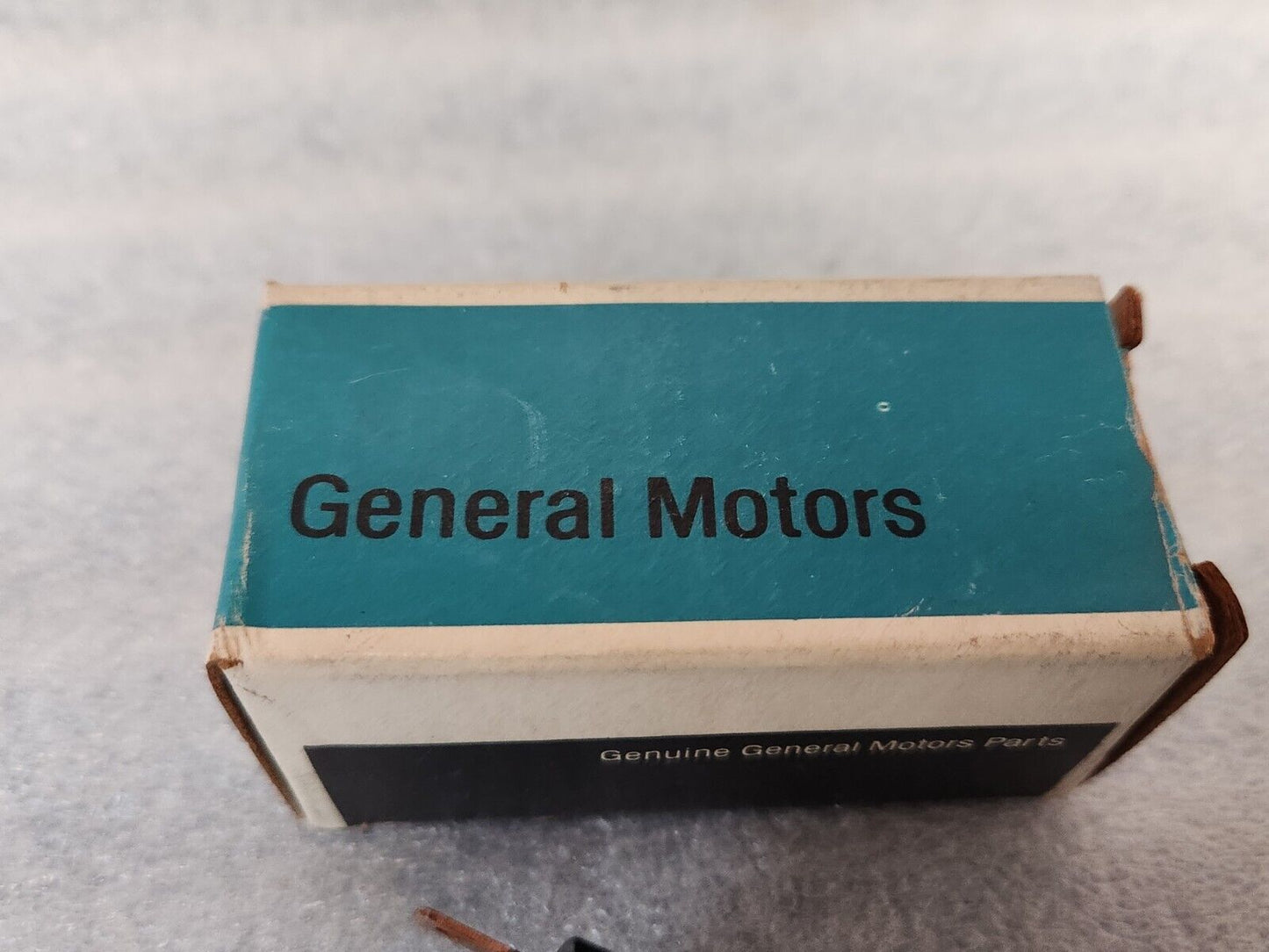 NOS OEM GM 1971 - 1977 Chevrolet Vega Oil Temperature Sender 3986857