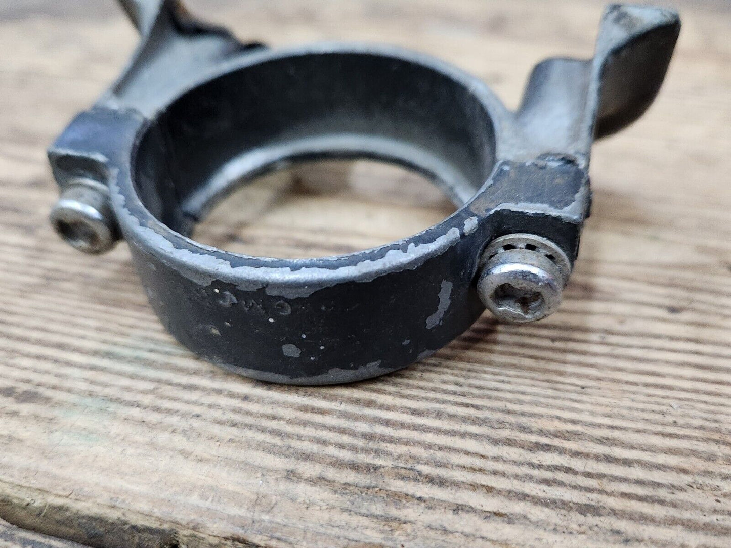 1949 1950 CHEVROLET STYLELINE FLEETLINE COUPE STEERING COLUMN SUPPORT BRACKET