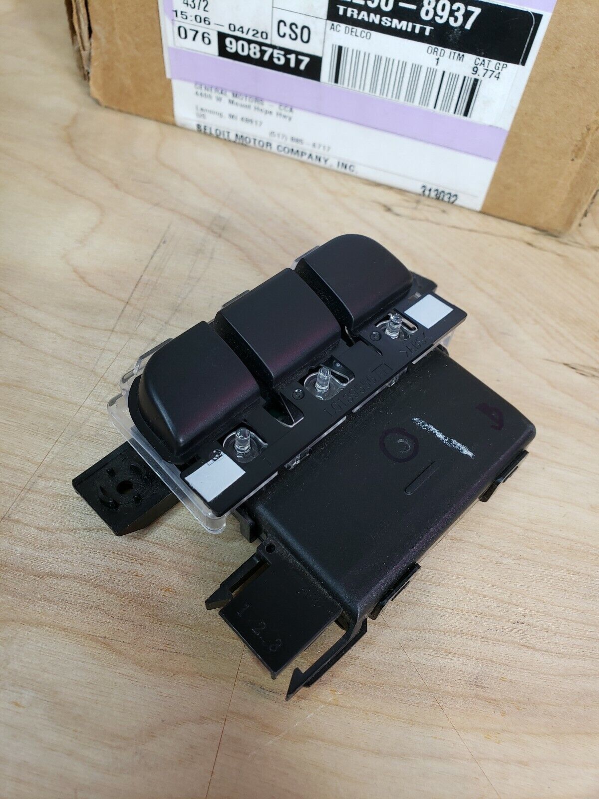 New 2014 15 16 Chevy Impala Limited Garage Door Opener Transmitter OEM 22908937