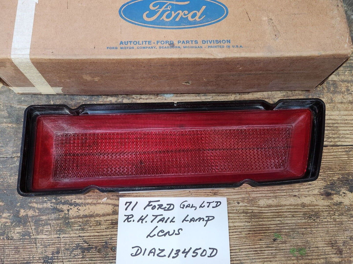 NOS OEM 1971 FORD GALAXIE 500 LTD TAIL LIGHT LENS (RH) PART # D1AZ-13450-D