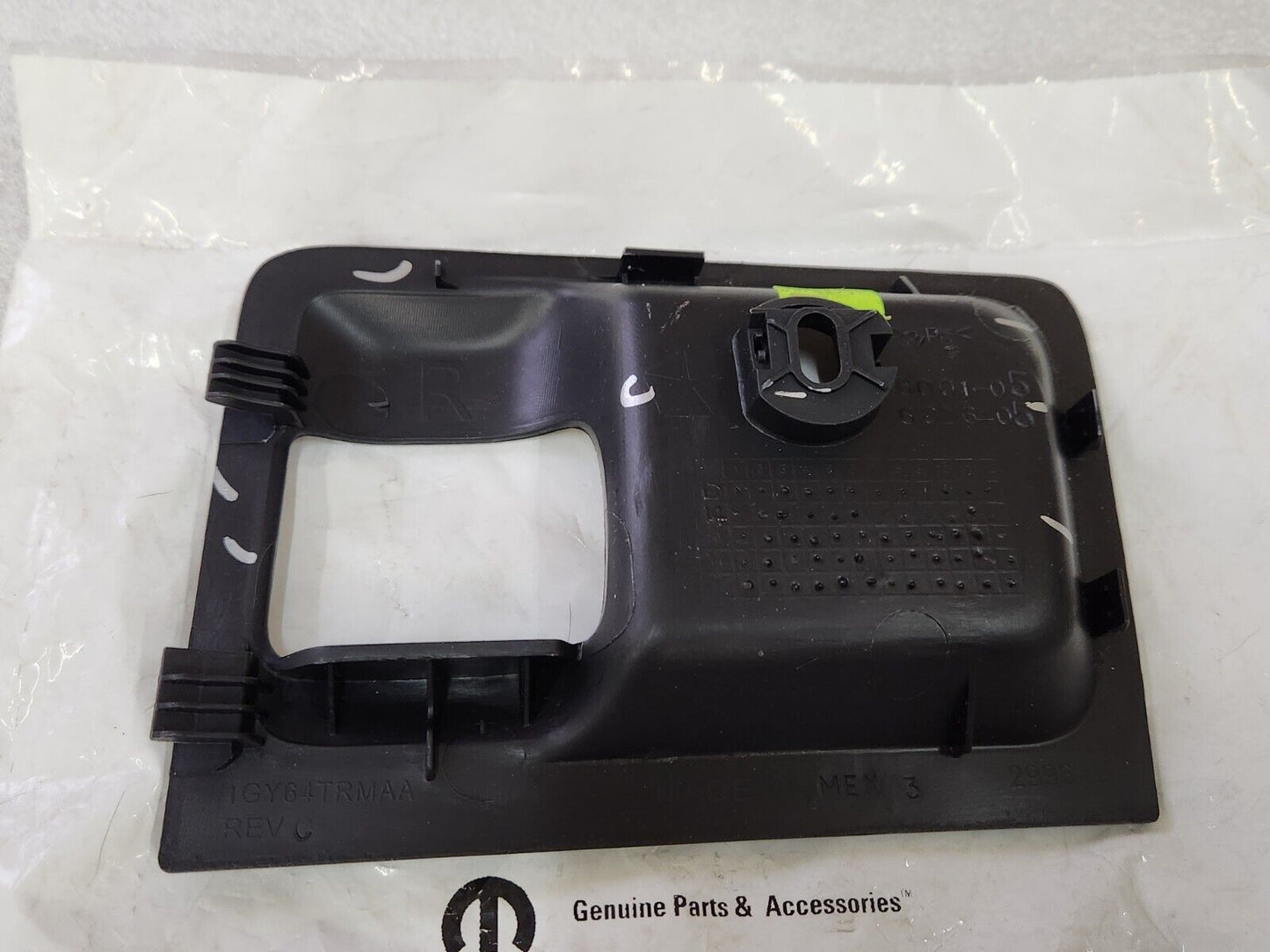 NEW OEM 13-19 RAM 1500 2500 3500 4500 RELEASE HANDLE BEZEL REAR R/H 1GY64DX9AD