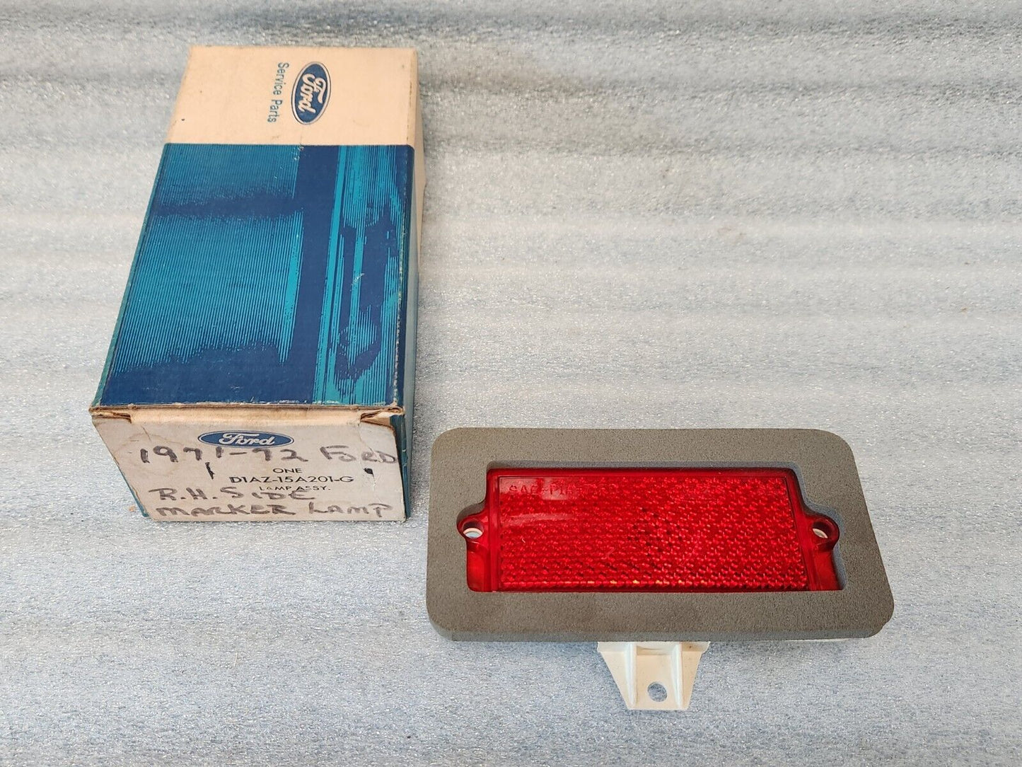 NOS 1971 1972 FORD GALAXIE RH RED SIDE MARKER CORNERING LIGHT LAMP D1AZ-15A201-G