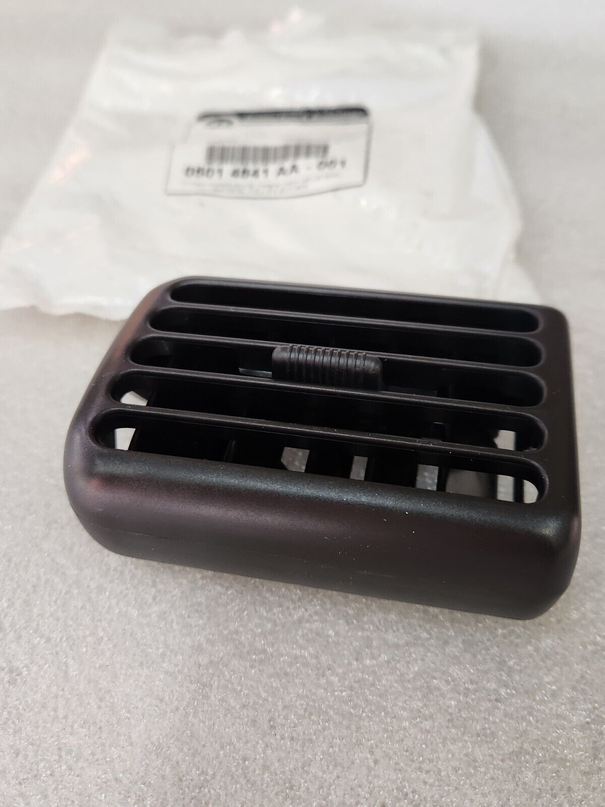 NEW MOPAR 98-02 Dodge Ram 2500 Driver Side Center Dash Panel Air Vent 05014841AA