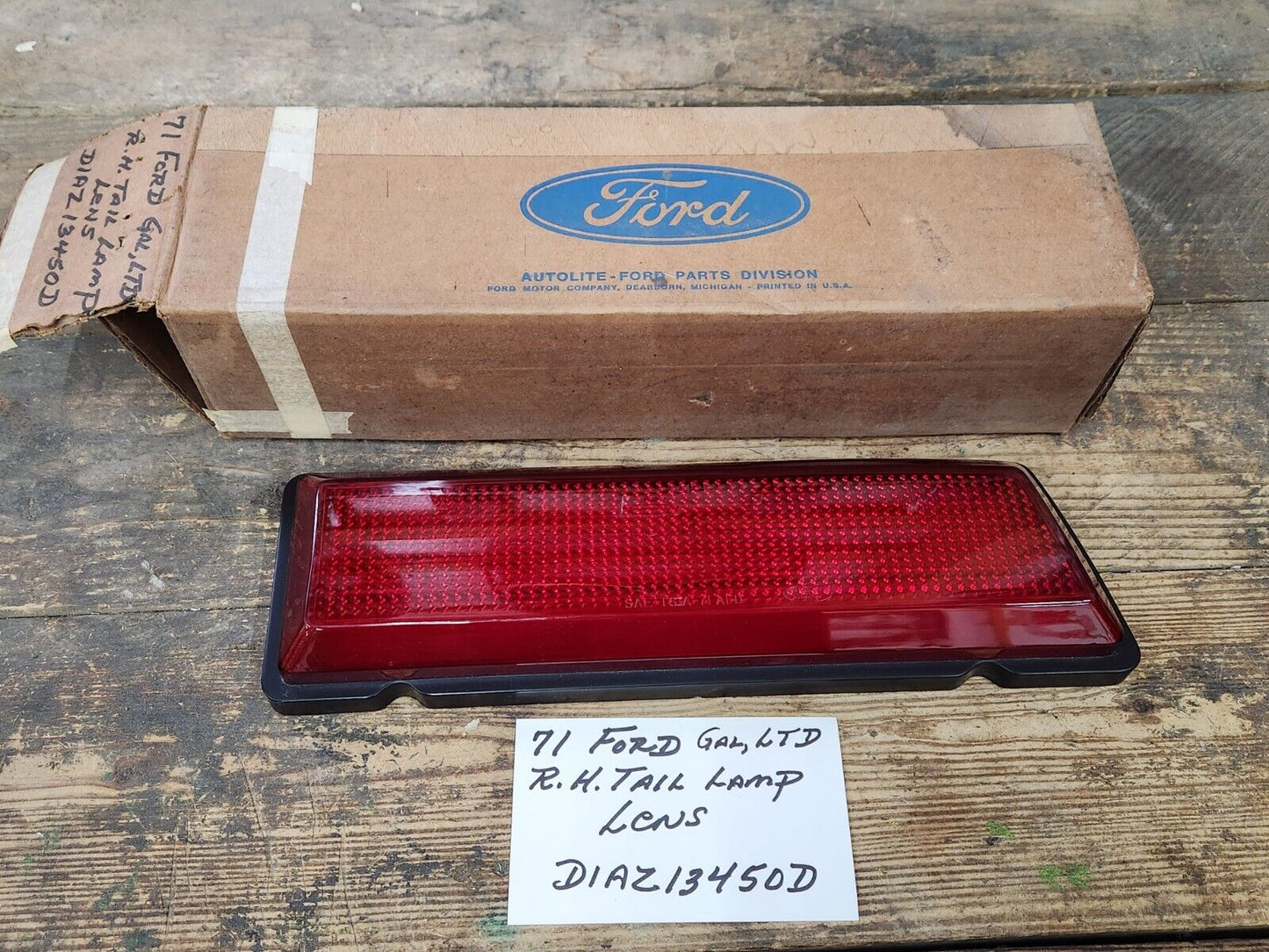 NOS OEM 1971 FORD GALAXIE 500 LTD TAIL LIGHT LENS (RH) PART # D1AZ-13450-D