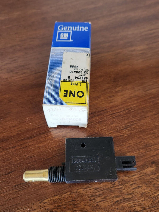 NEW GM 98-99 Chevy P30 Food Truck Park Brake Pressure Indicator Switch 15684608