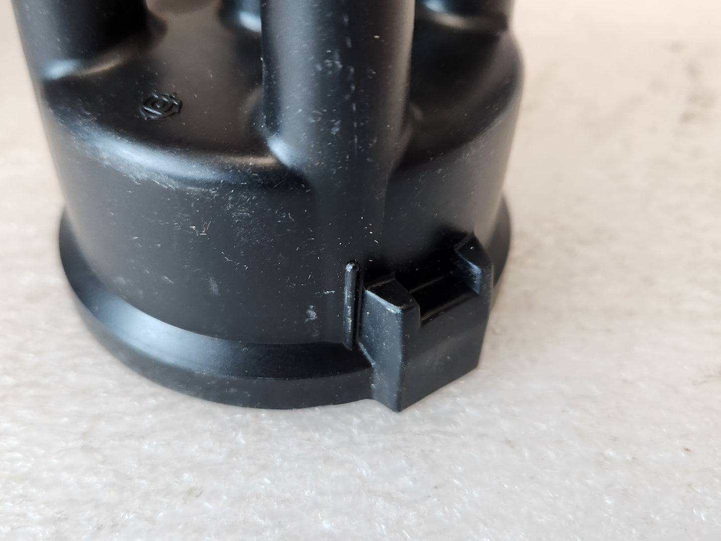 7570693