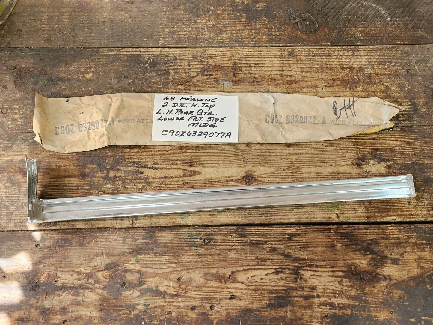 NOS 1968 1969 FORD FAIRLANE 500 HT COBRA LOWER FRONT QUARTER MOLDING TRIM