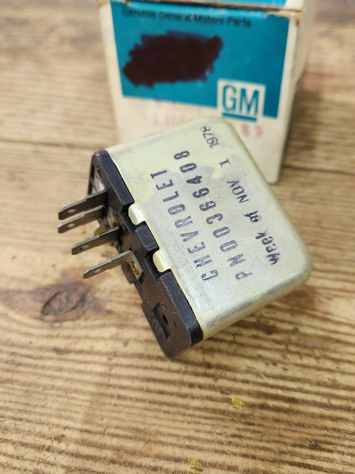 NOS 1975 1976 1977 VEGA MONZA A/C COMPRESSOR TEMPERATURE CUT-OUT RELAY GM 366408