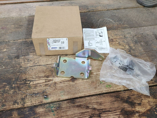 NOS OEM Front Driver Side Door Lower Door Hinge Kit 1988-2000 GM Truck 19354127