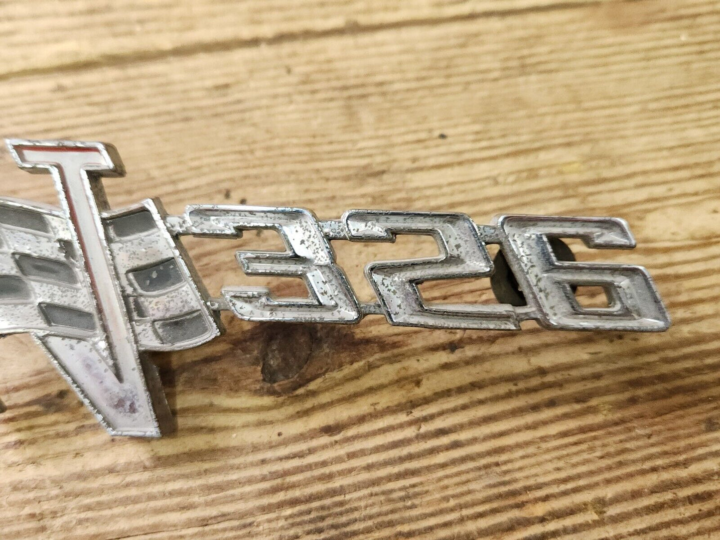 1963-1967 Pontiac emblem 326-V8 #64096 9776023