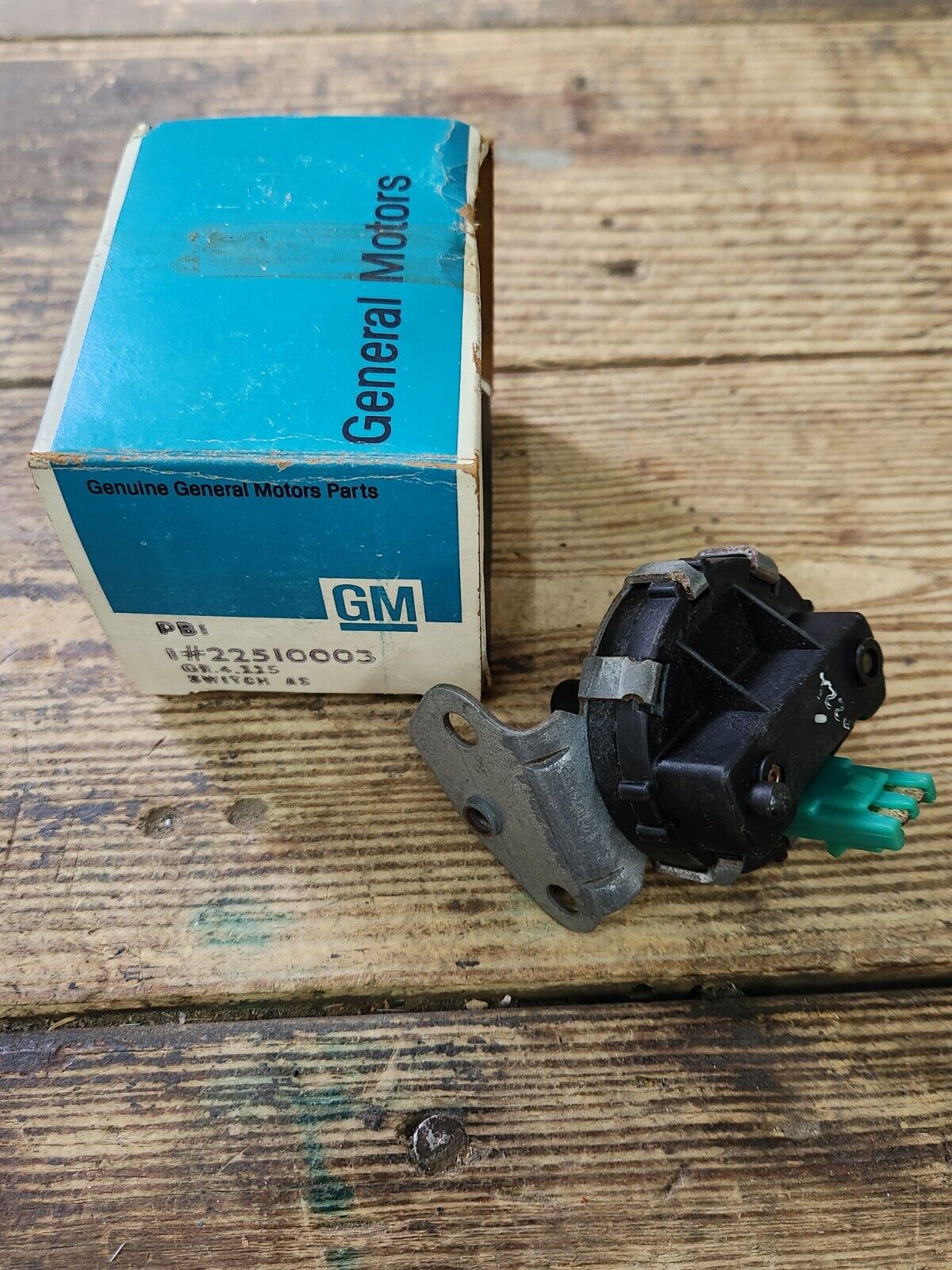 NOS OEM 1981-1982 Buick Diesel Low Vacuum Control Switch GM 22510003