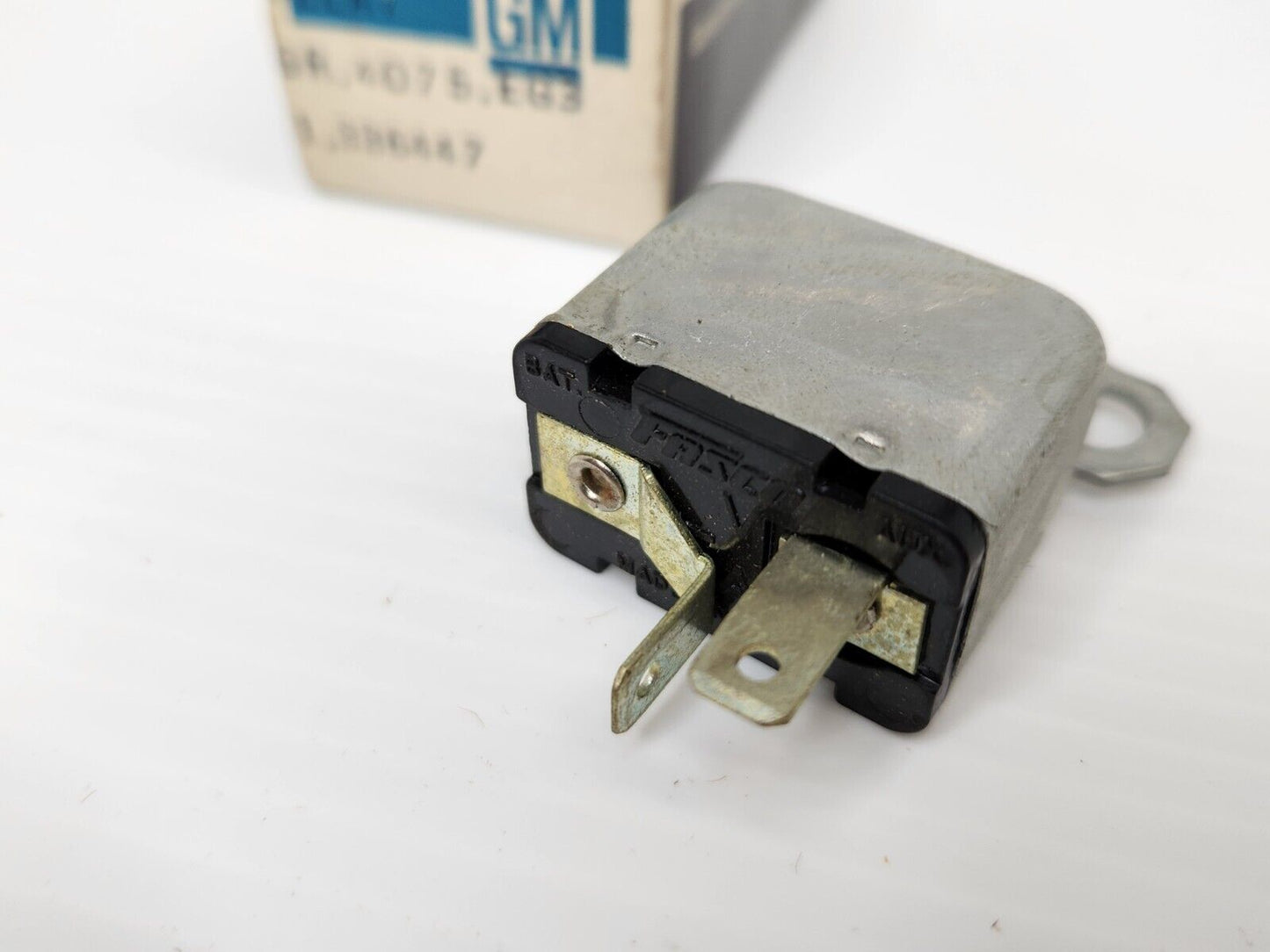 NOS OEM GM 1974 1975 CHEVROLET VEGA MONZA AC COMPRESSOR TIME DELAY RELAY 336447