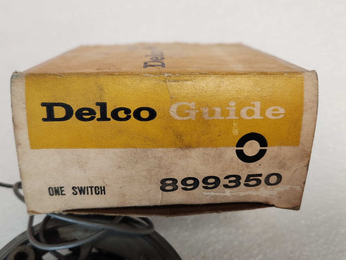 5685033
