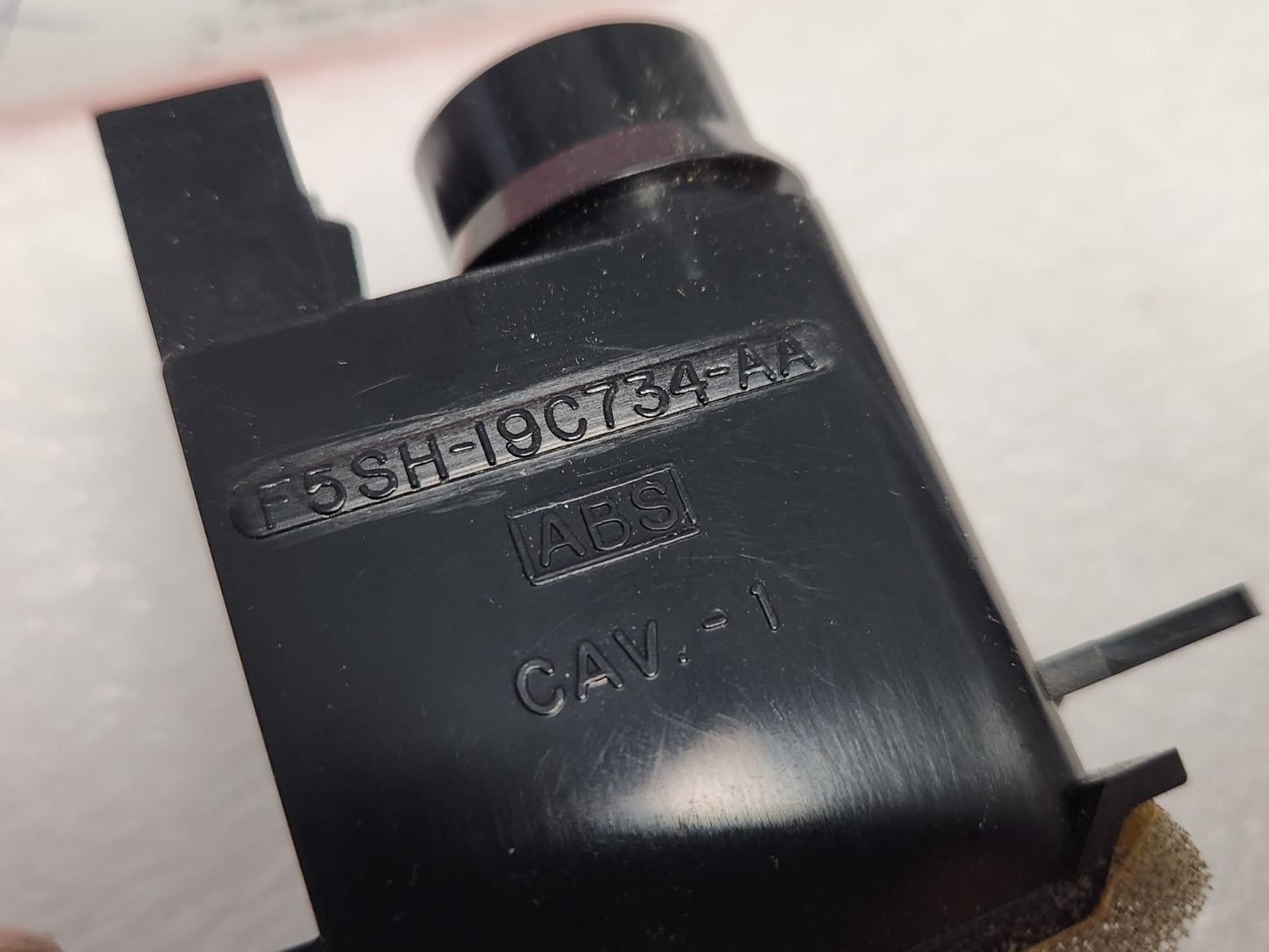 5635884