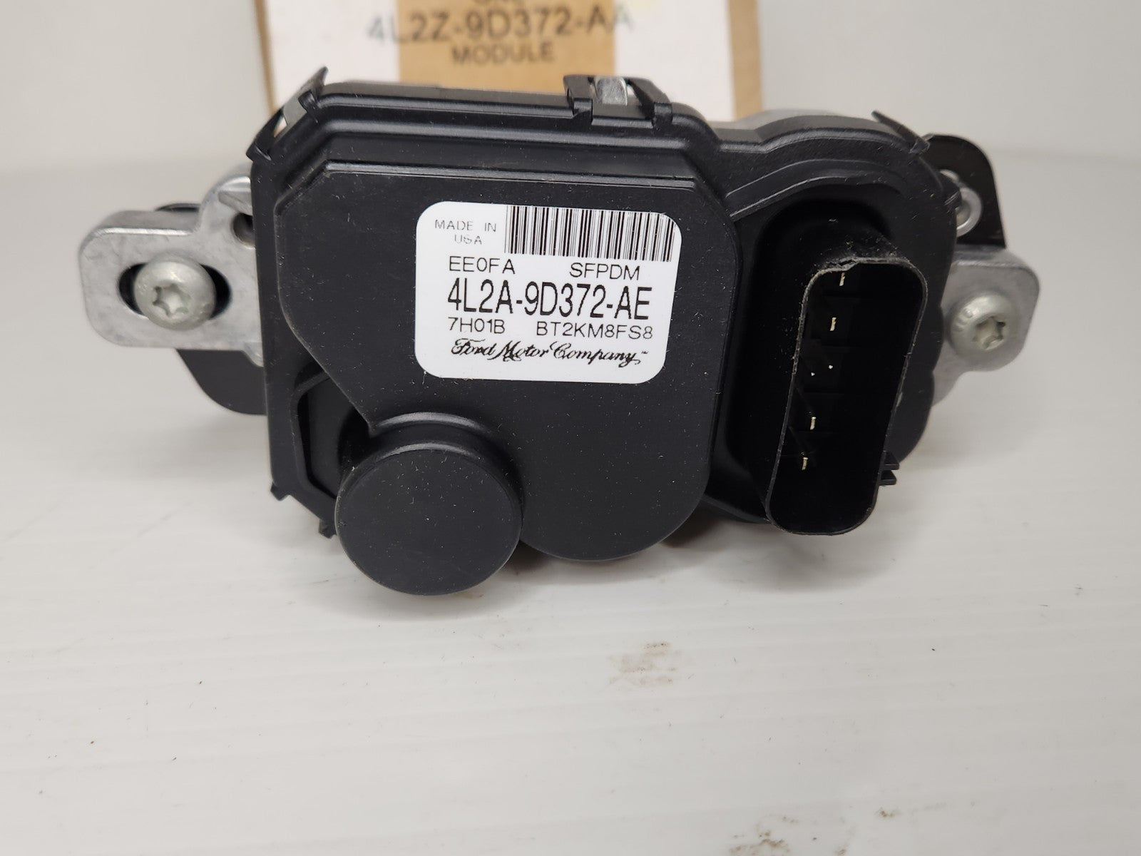 5650896