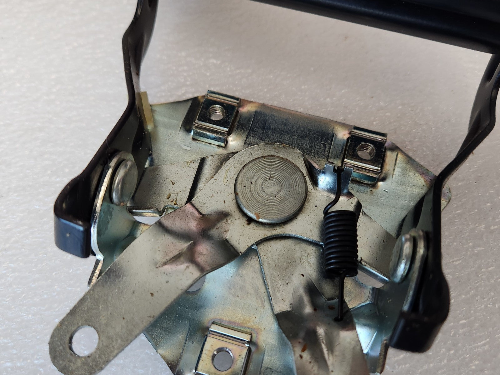 5895722